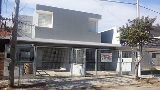 SANTA CLARA DE ASIS – Duplex de 3 dormitorios c/ patio y cochera en Lazaro Gadea 2606